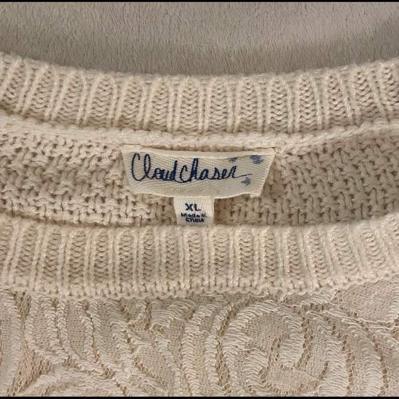 $10 - Ladies beautiful rose front sweater - Picture 7 of 7